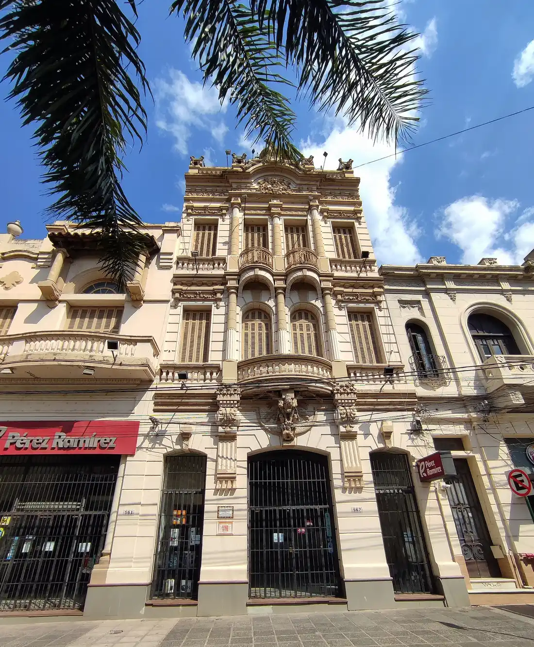Een historisch handelspand in het centrum van Asunción