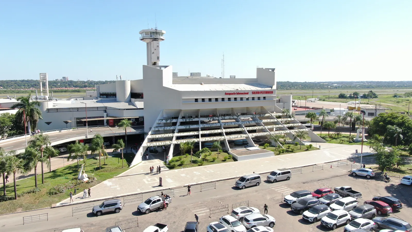 Voorgevel van luchthaven Silvio Pettirossi bij Asunción, waar houders van een permanente residentie Paraguay inreizen