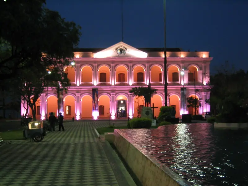 Historisch overheidsgebouw in Asunción, symbool voor de Paraguayaanse autoriteiten en het residentiebeleid