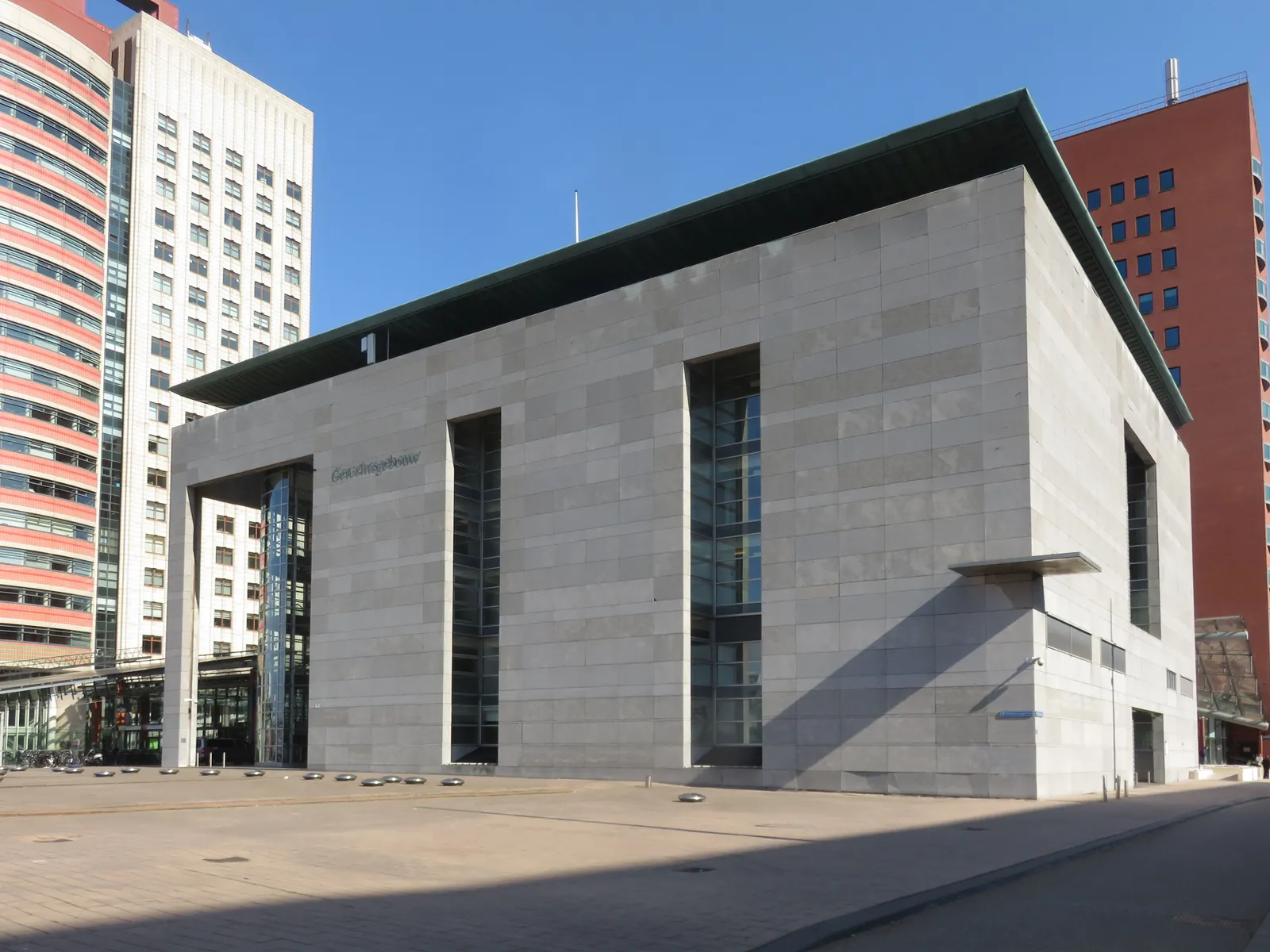 Gerechtsgebouw van de Rechtbank Rotterdam, waar de apostille komt op documenten voor uw residentie in Paraguay