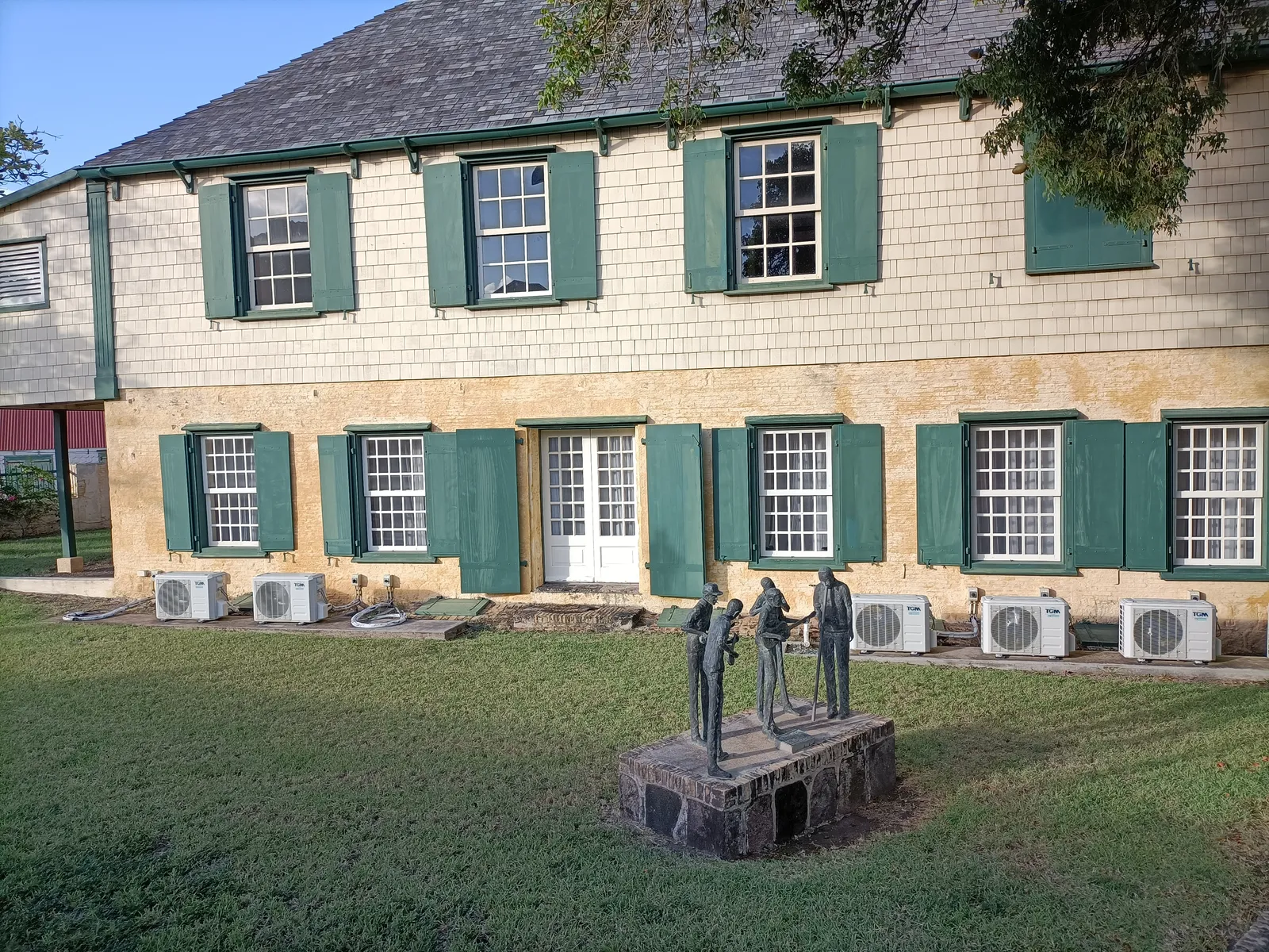 Het historische Government Guesthouse in Oranjestad op Sint Eustatius, overheidsgebouw in Caribisch Nederland