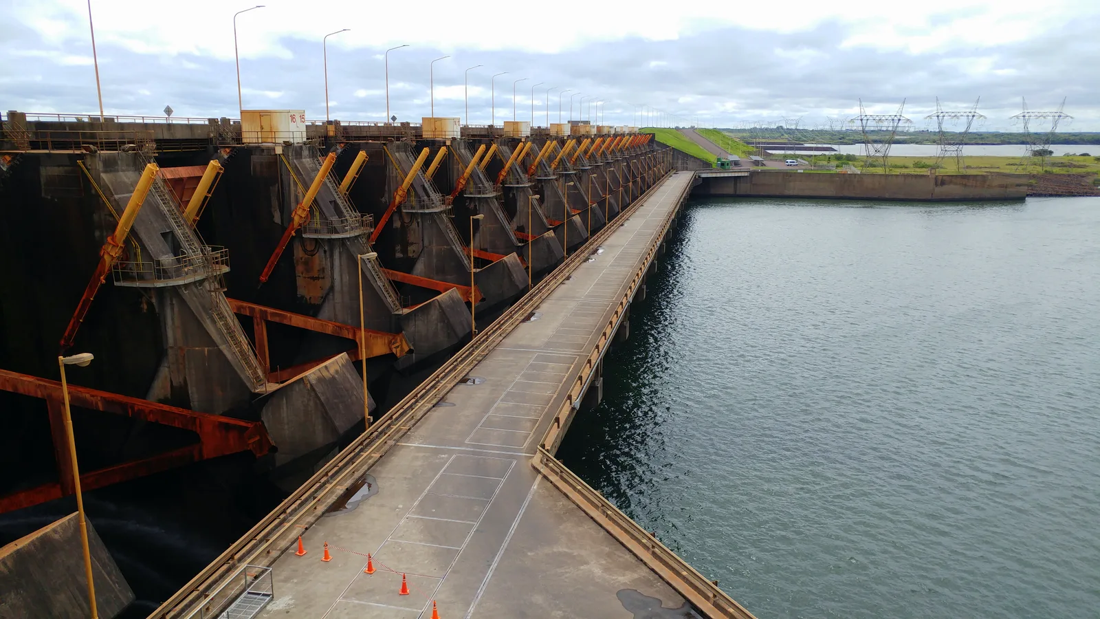 Paraná-hoogwater: Yacyretá opent overlaat, evacuaties