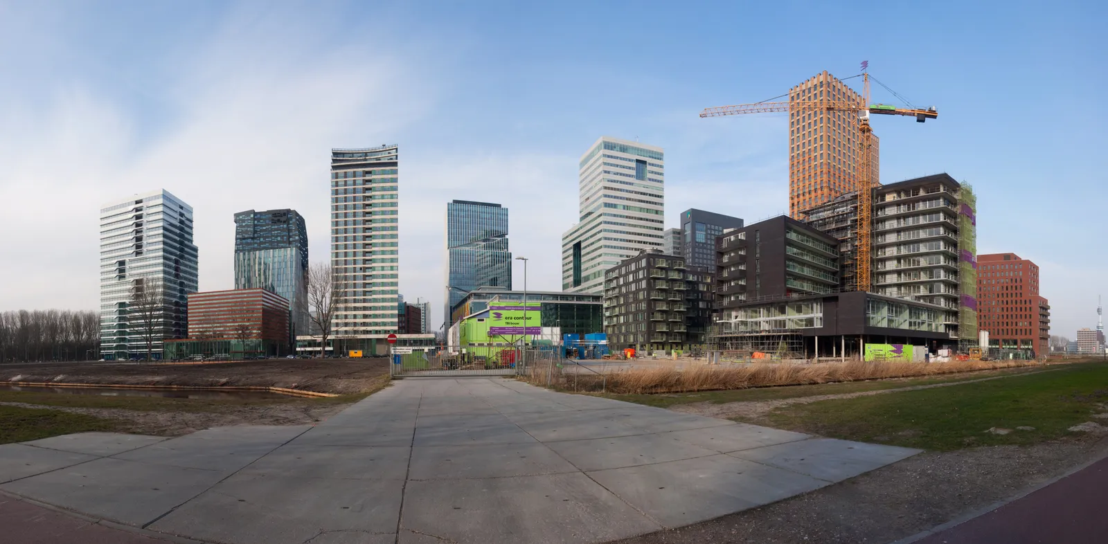 Kantoortorens van de Zuidas in Amsterdam, waar veel internationale werknemers met de expatregeling werken