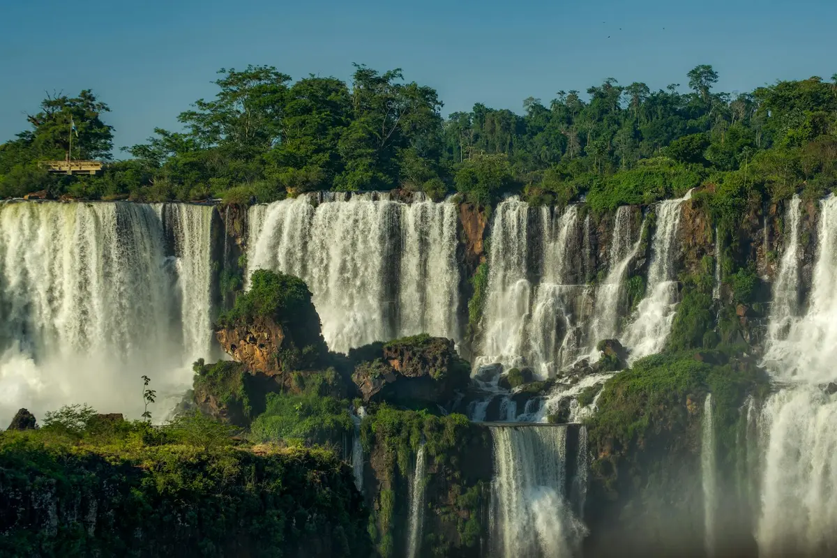 Watervallen in het zuiden van Paraguay, een land met een relatief stabiele economie